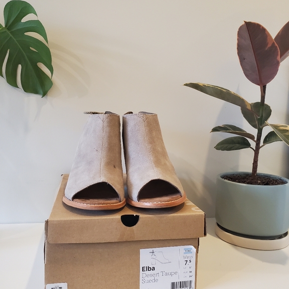 TOMS Desert Taupe Elba Heels - Picture 7 of 9